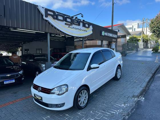 VOLKSWAGEN POLO SEDAN 1.6 MI 8V FLEX 4P MANUAL VOLKSWAGEN POLO SEDAN 1.6 MI 8V FLEX 4P MANUAL